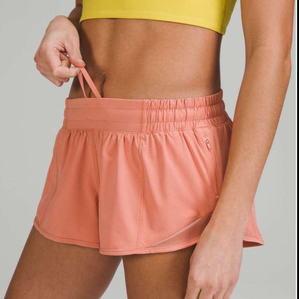 Lululemon Hotty Hot Low-Rise Lined Short 2.5", size 2 Pink Savannah